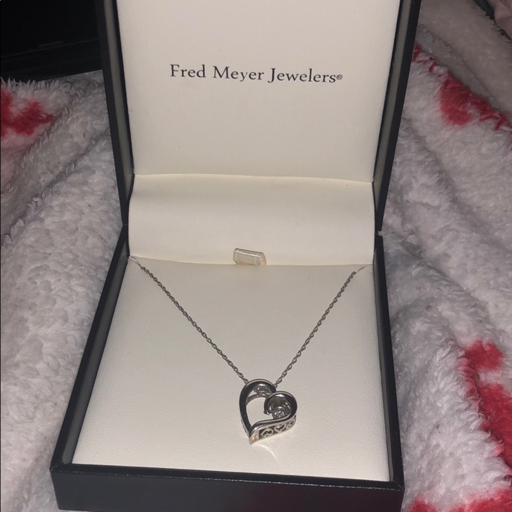 Fred Meyers heart necklace!!!❤️❤️❤️